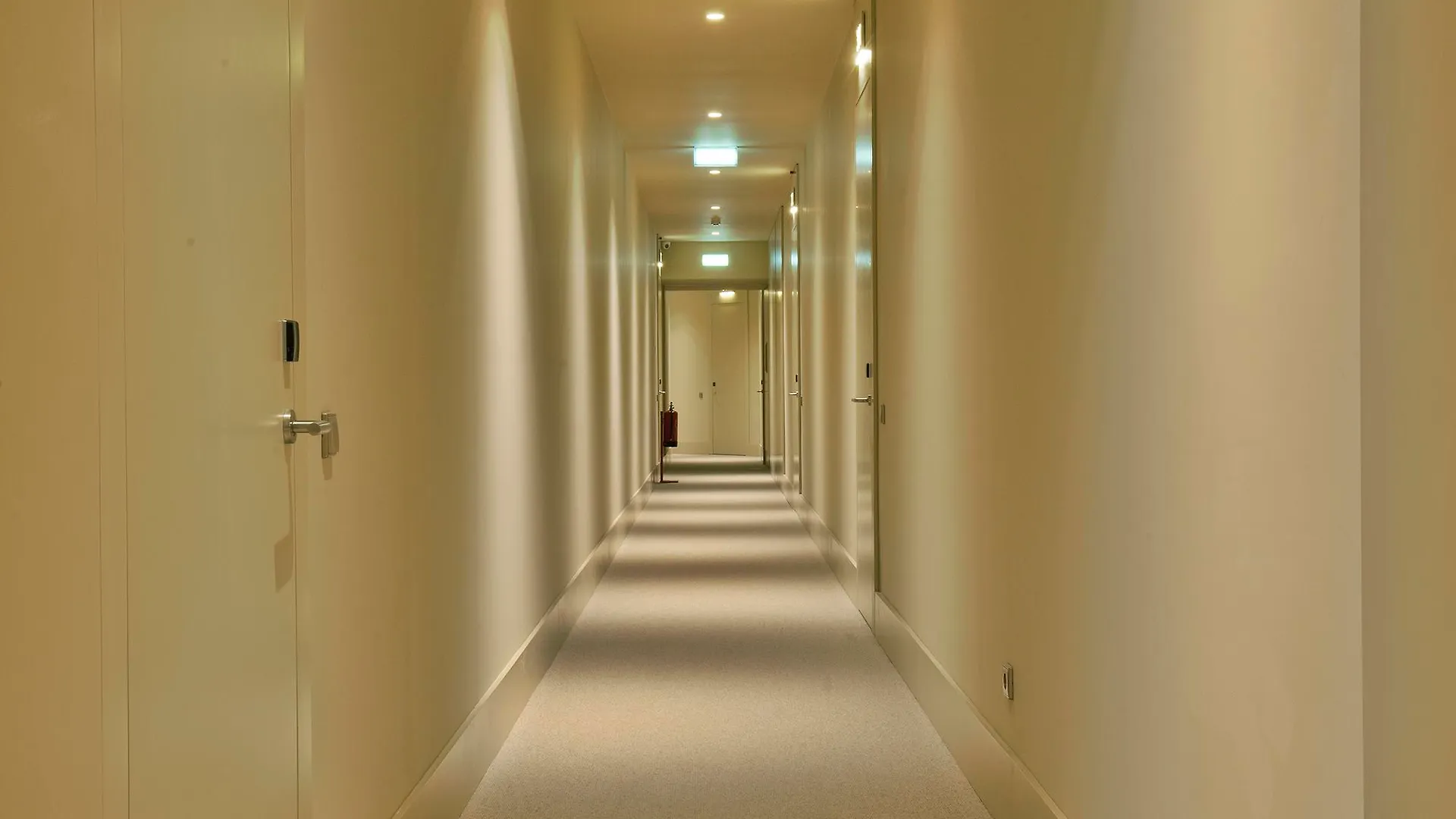 Lisbon Five Stars Apartments 8 Building 0*,  פורטוגל