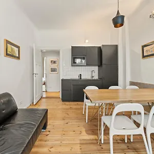 Mooeve Friedrichs Mid , Berlin Tyskland